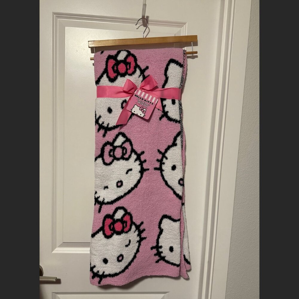 Sanrio Hello Kitty Pink Pretty Faces Feather Knit Throw Blanket NWT